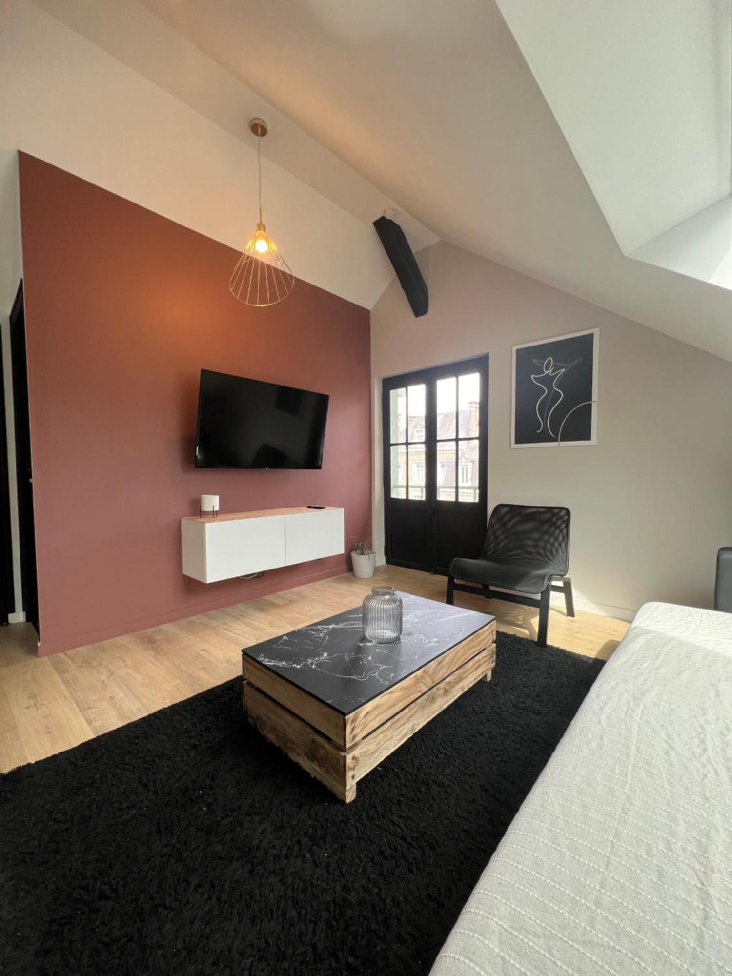 Appartement Spacieux Et Lumineux Proche Du Centre Historique ดอล-เดอ-เบรอตาญ ภายนอก รูปภาพ